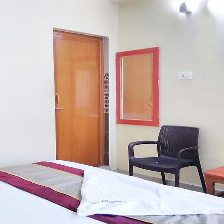 Ssb Residency Hotel ตีรูปาติ ภายนอก รูปภาพ