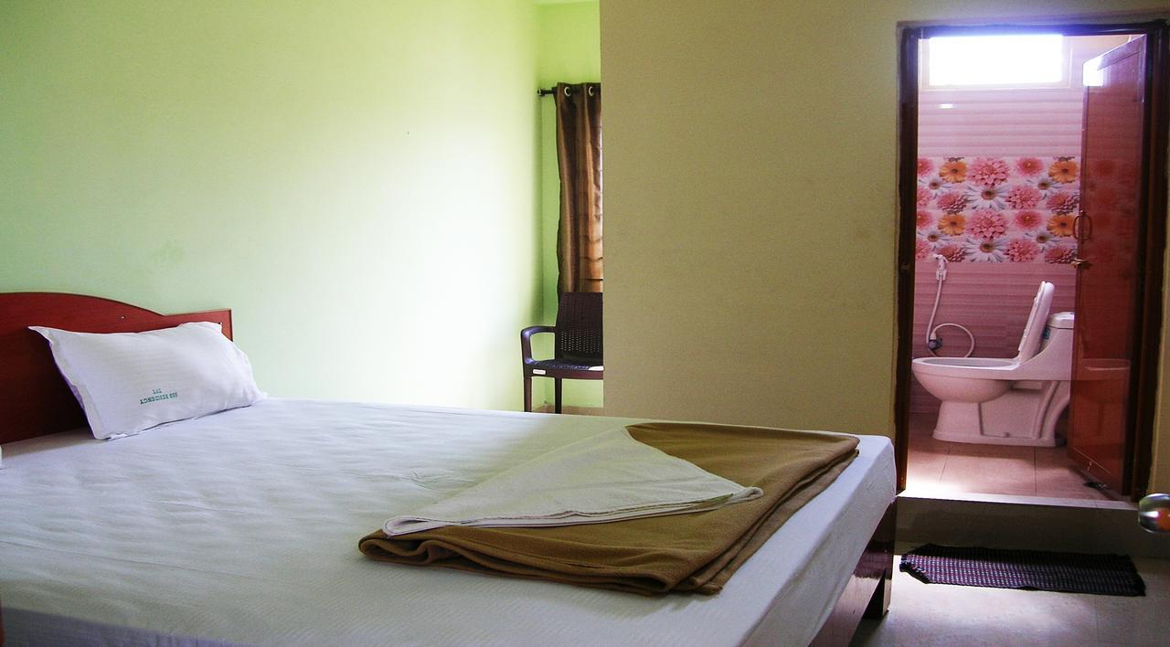 Ssb Residency Hotel ตีรูปาติ ภายนอก รูปภาพ