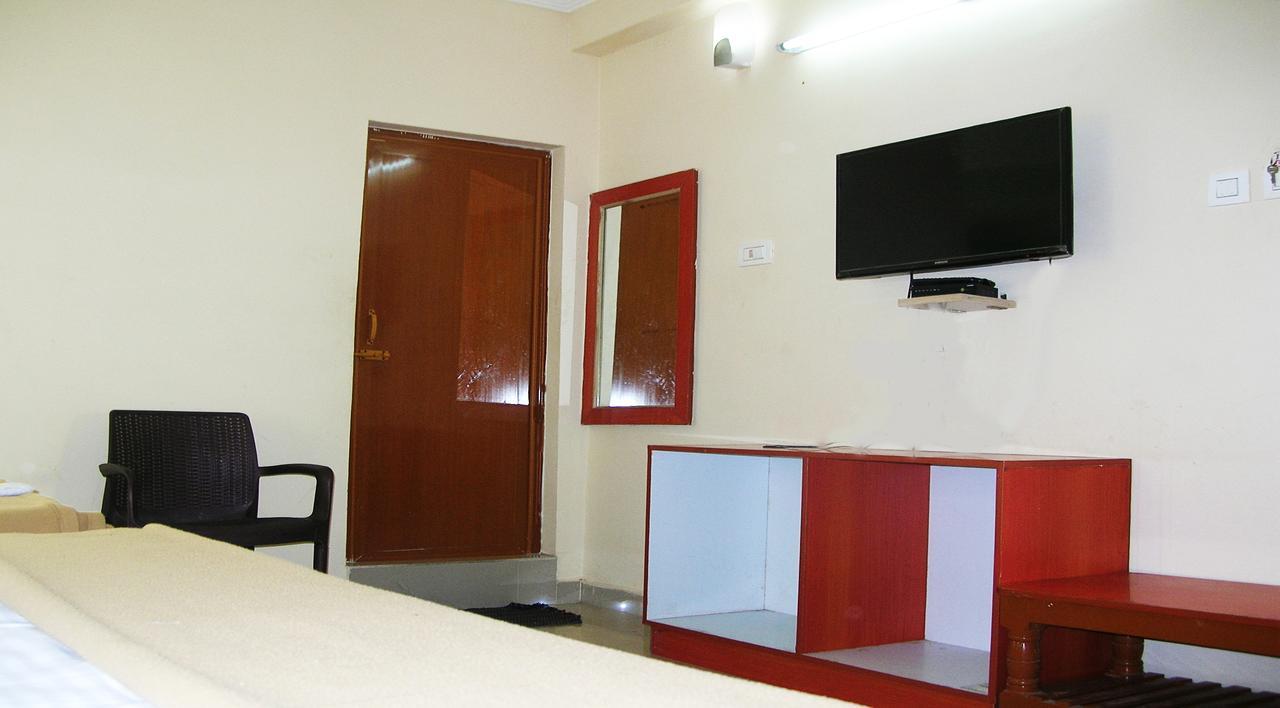 Ssb Residency Hotel ตีรูปาติ ภายนอก รูปภาพ