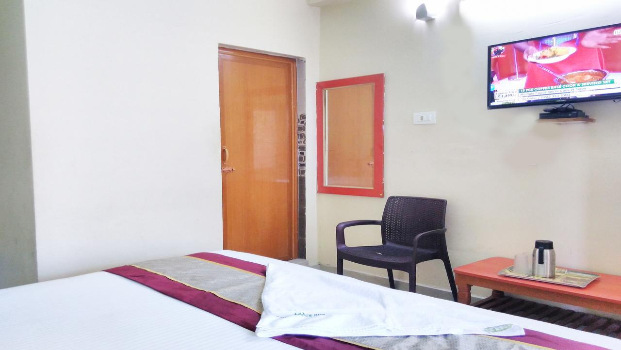 Ssb Residency Hotel ตีรูปาติ ภายนอก รูปภาพ