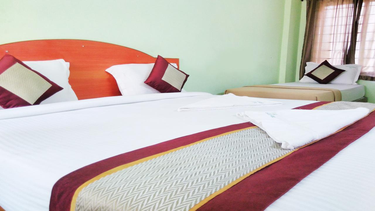 Ssb Residency Hotel ตีรูปาติ ภายนอก รูปภาพ