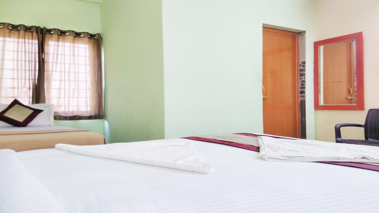 Ssb Residency Hotel ตีรูปาติ ภายนอก รูปภาพ
