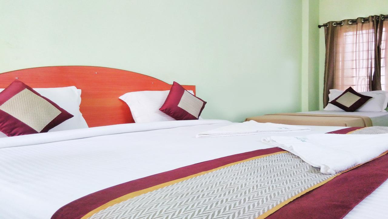 Ssb Residency Hotel ตีรูปาติ ภายนอก รูปภาพ