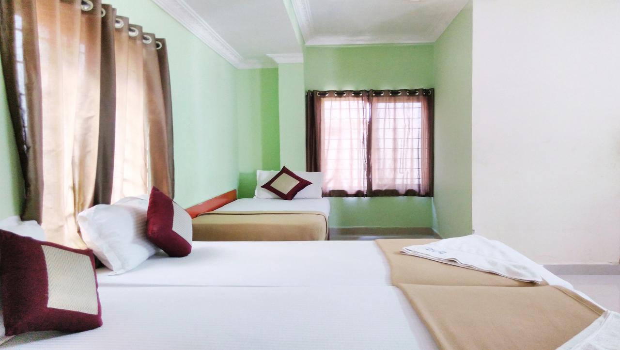 Ssb Residency Hotel ตีรูปาติ ภายนอก รูปภาพ
