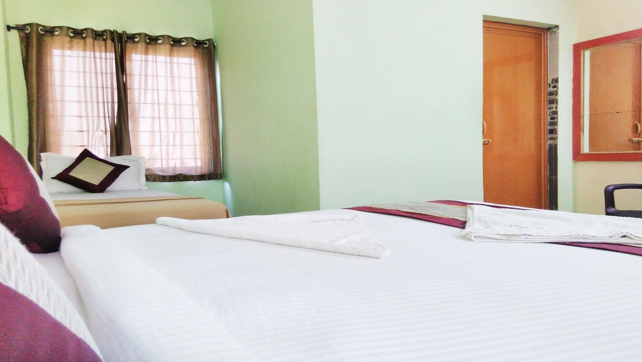 Ssb Residency Hotel ตีรูปาติ ภายนอก รูปภาพ
