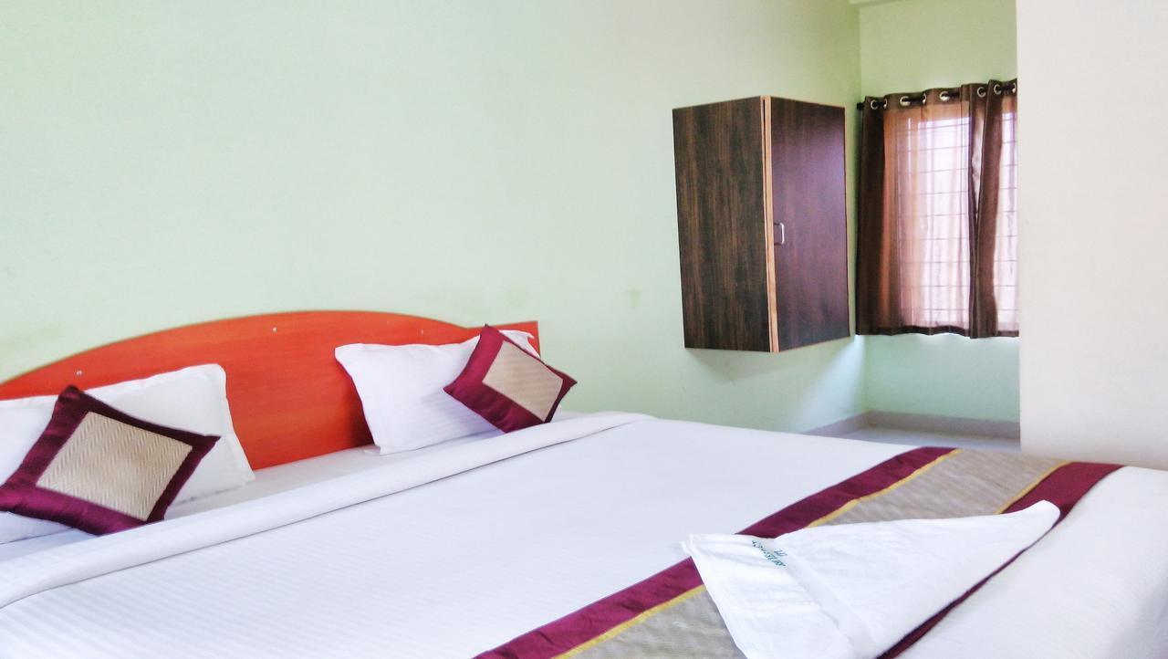Ssb Residency Hotel ตีรูปาติ ภายนอก รูปภาพ