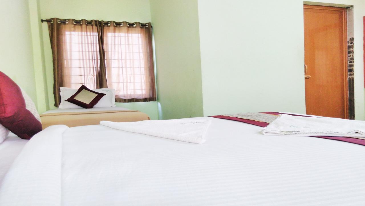 Ssb Residency Hotel ตีรูปาติ ภายนอก รูปภาพ