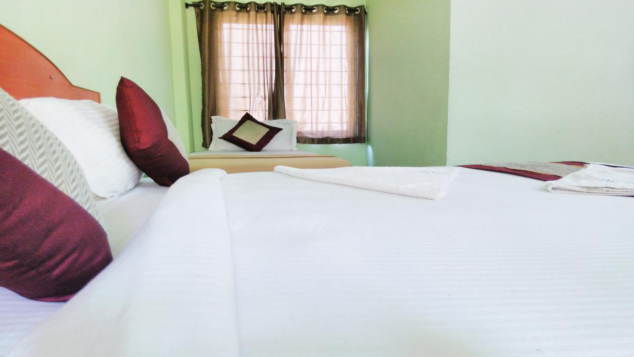Ssb Residency Hotel ตีรูปาติ ภายนอก รูปภาพ