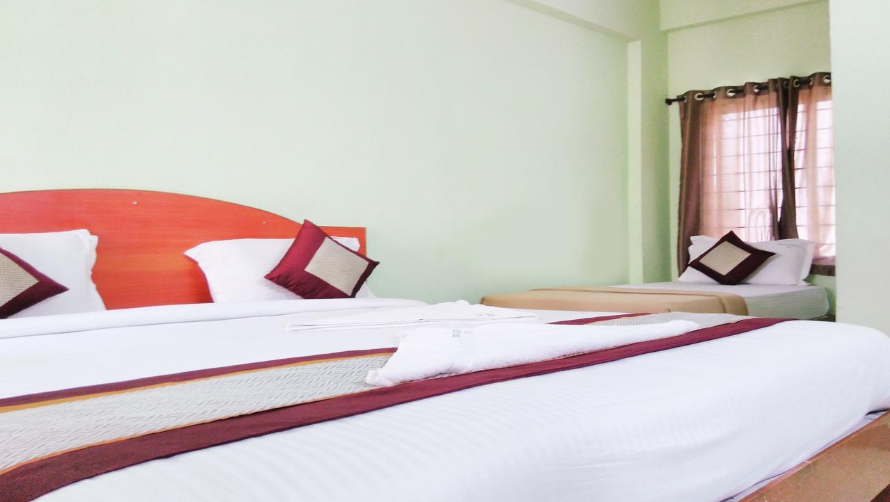 Ssb Residency Hotel ตีรูปาติ ภายนอก รูปภาพ